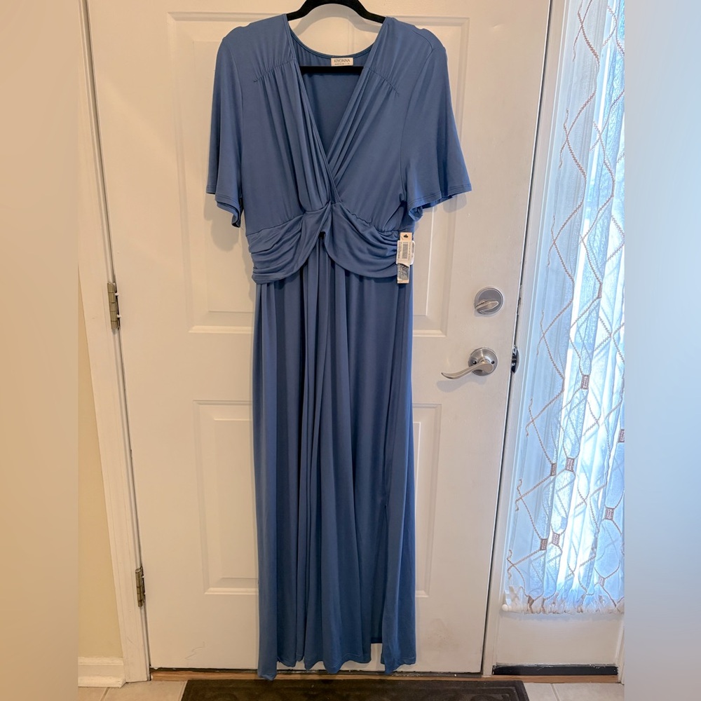 Lovely Kiyonna NWT cornflower blue full length dress, perfect for weddings